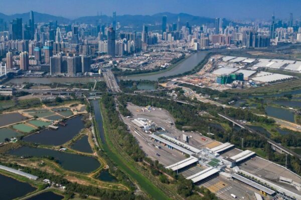 Visita a Hong Kong: Nova liderança e megaprojetos