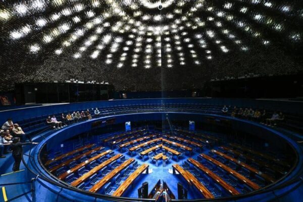 IOF: Congresso decide o futuro do imposto no segundo semestre