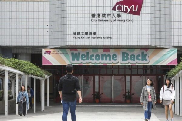 Ataque com Faca na CityU de Hong Kong: Mulher Presa em Kowloon Tong